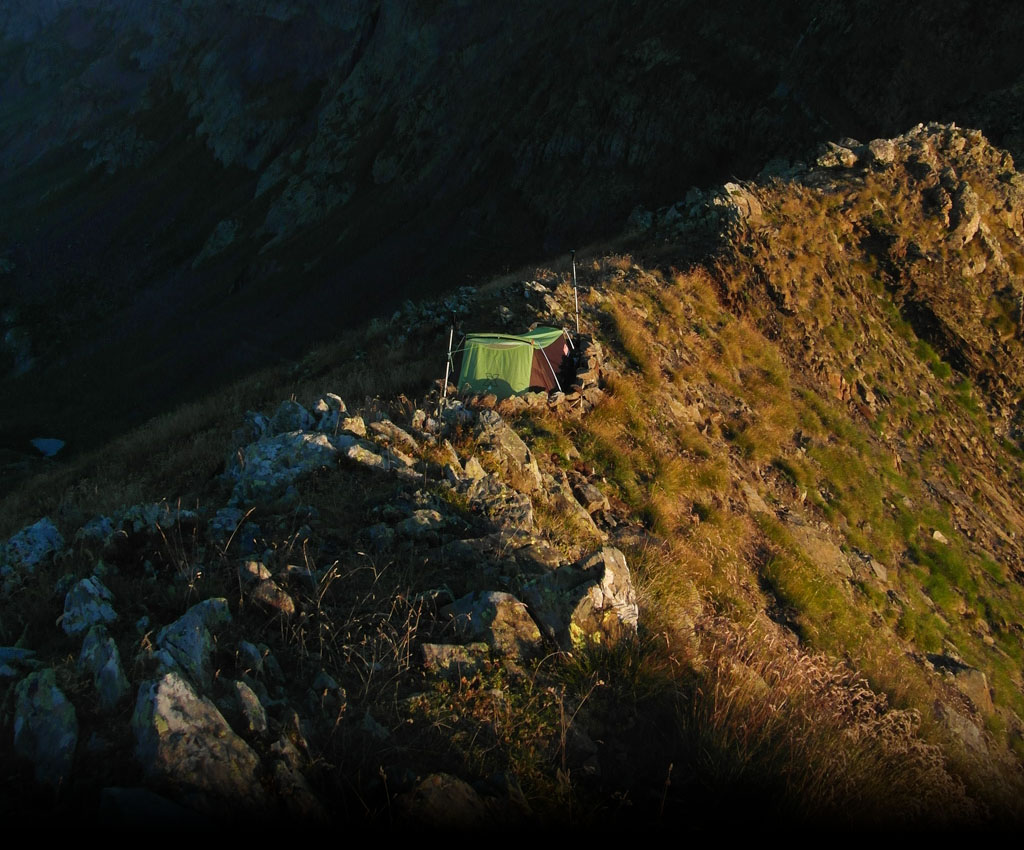 bivouac pyrénéen au petit matin 