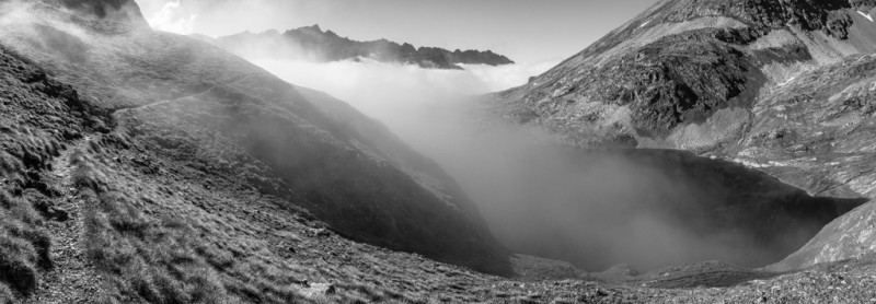 Lac d'Estom Soubiran sous la brume Lac d'Estom Soubiran sous la brume